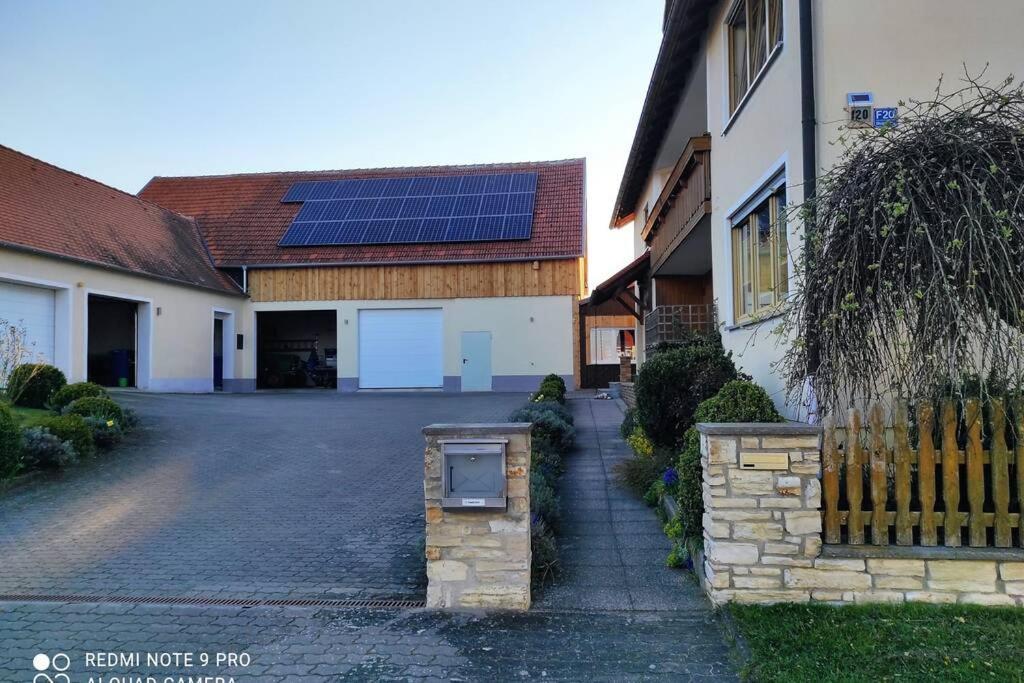 Schoene Helle Ferienwohnung In Waldnaehe Berching Exterior photo