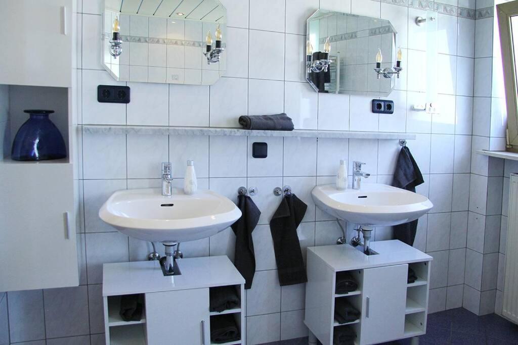 Schoene Helle Ferienwohnung In Waldnaehe Berching Exterior photo